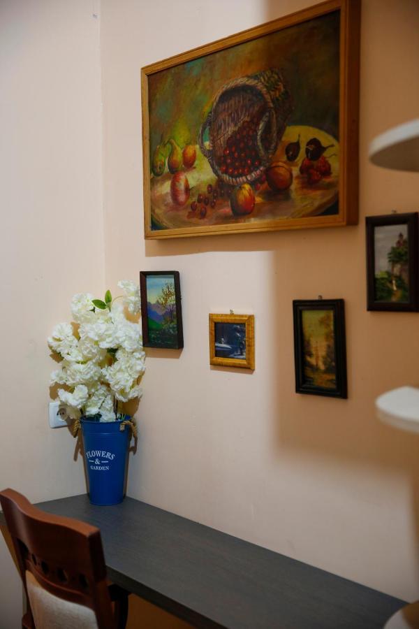 Apartment On Chubinashvili 30 Tbilisi Buitenkant foto