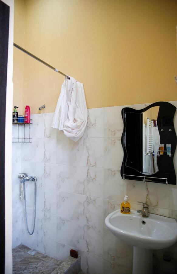 Apartment On Chubinashvili 30 Tbilisi Buitenkant foto